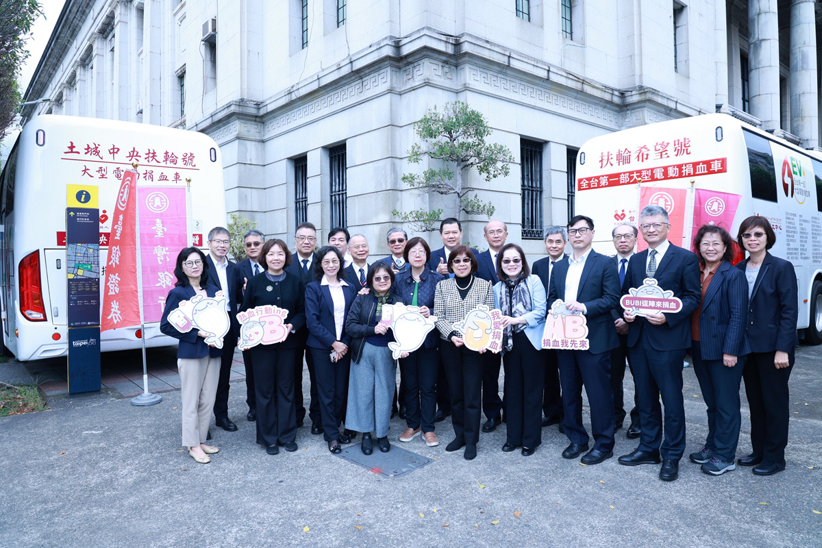 115.3.6臺灣金控攜手臺灣銀行及臺銀證券共同舉辦捐血活動，臺灣金控暨臺銀董事長凌忠嫄(中)、臺灣金控總經理施瑪莉(前排左5)、臺銀總經理吳佳曉(前排右3)、獨立常務董事林雅玲(前排右5)、常務董事張俊仁(前排右4)、常務董事馬小惠(前排左4)、臺銀證券董事長李樹森(後排左5)與臺銀證券總經理張正康(後排左3)率高階主管，一同呼籲民眾熱情參與公益捐血。
